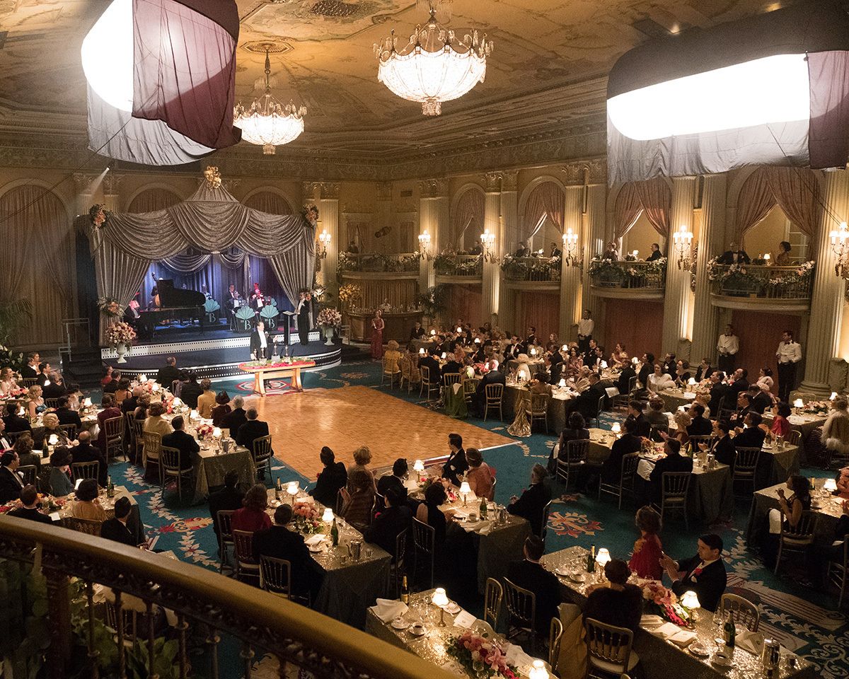 Two 6'x13' hybrid HMI/tungsten balloons from Skylight Balloon Lighting help illuminate a ballroom for an awards-ceremony scene.