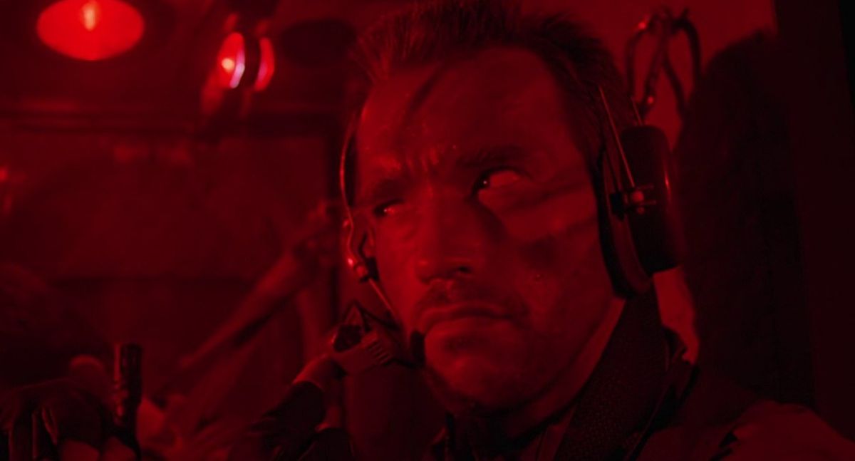Arnold Schwarzenegger plays the film’s lead, Dutch.